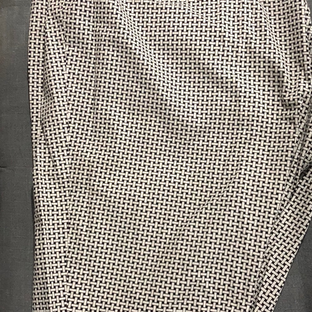 TALBOTS BLACK WHITE GRAPHIC CAPRIS 24W